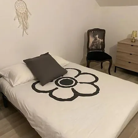 Charmante Maison A Avec Terrasse Et Jardin Cloture بيت للعطل تروي